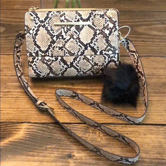 Steve Madden Handbags - Limited Edition❣️Steve Madden Snakeskin Crossbody